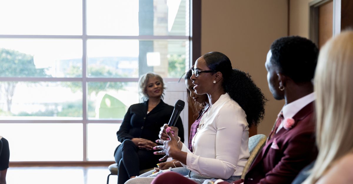 gestur tubuh saat presentasi