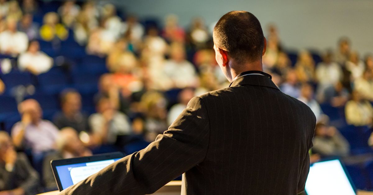 Training Public Speaking: Bahasa Tubuh, Penguasaan Suara, dan Etika Pembicara