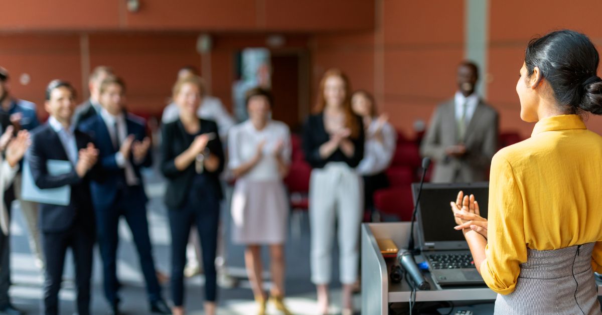 7 Perbedaan Krusial Presentasi Tatap Muka vs Virtual