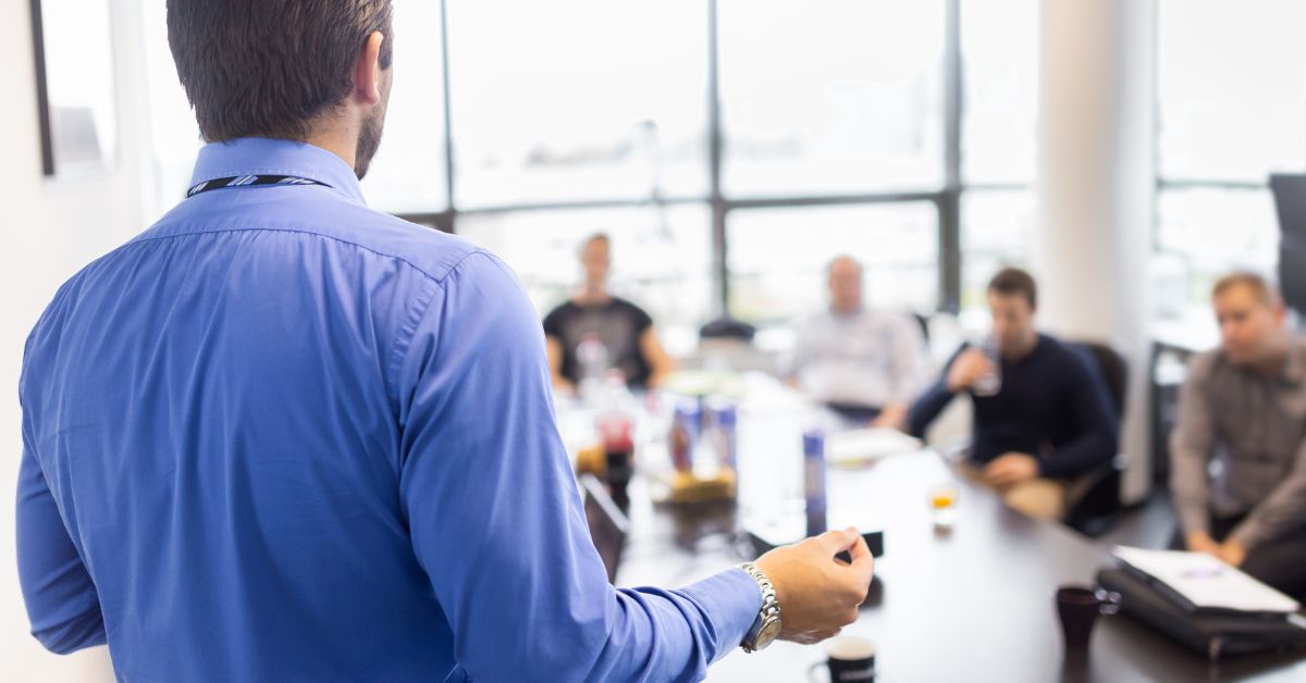 Alat Peraga Presentasi Digital vs Fisik: Mana yang Lebih Efektif untuk Meeting Kantor?