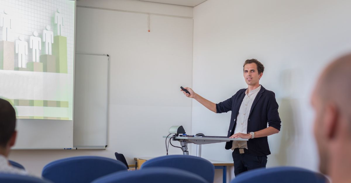 Mana yang Lebih Worth It? Perbandingan Alat untuk Presentasi PowerPoint dari yang Gratis sampai Berbayar