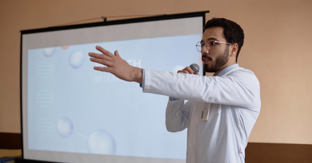 Sering Diabaikan Saat Rapat? Kuasai Training Presentasi Skill Agar Ide Anda Didengar!